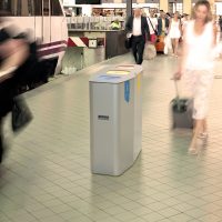 Papelera Múnich Auto-Extinguible en una estación de transporte