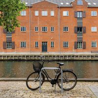 Aparcabicicletas Eindhoven de acero galvanizado para anclar bicicletas por el cuadro