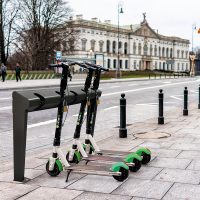 Aparcapatinetes Edam para patinetes eléctricos y manuales