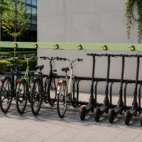 Estaciones de carga para bicicletas y patinetes